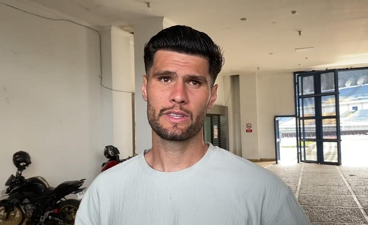 Bek-Persib-Bandung-asal-Brasil-Julio-Cesar.jpg