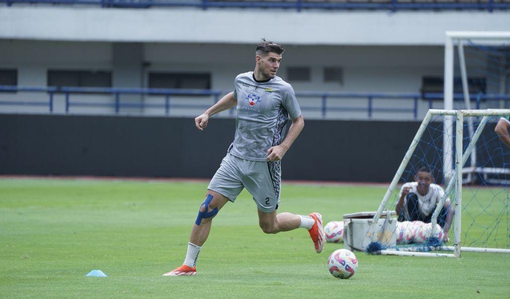 Persib Siap Tempur Lawan Persebaya di Surabaya: Nick Kuipers Pulih, Beckham Absen