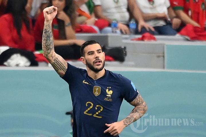 Bek-Prancis-Theo-Hernandez-merayakan-gol-pertama-timnya-di-semifinal-Piala-Dunia-2022.jpg