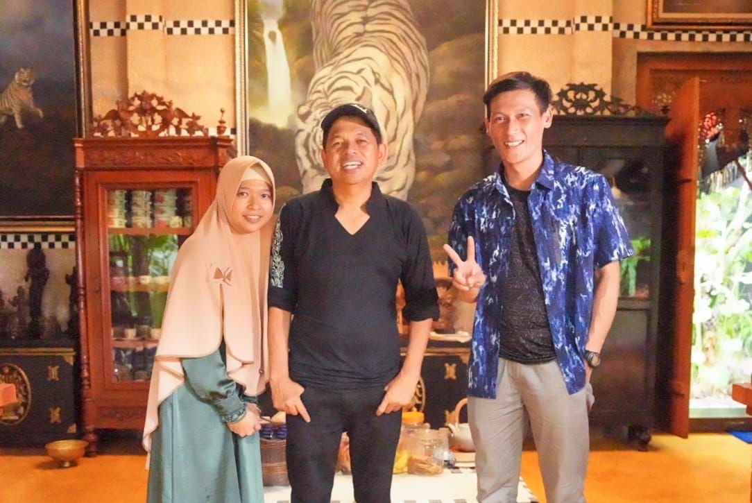 Berkat-Youtube-Kang-Dedi-Mulyadi-Pengamen-Asal-Garut-Bertemu-Jodoh-Perempuan-dari-Jepang.jpg