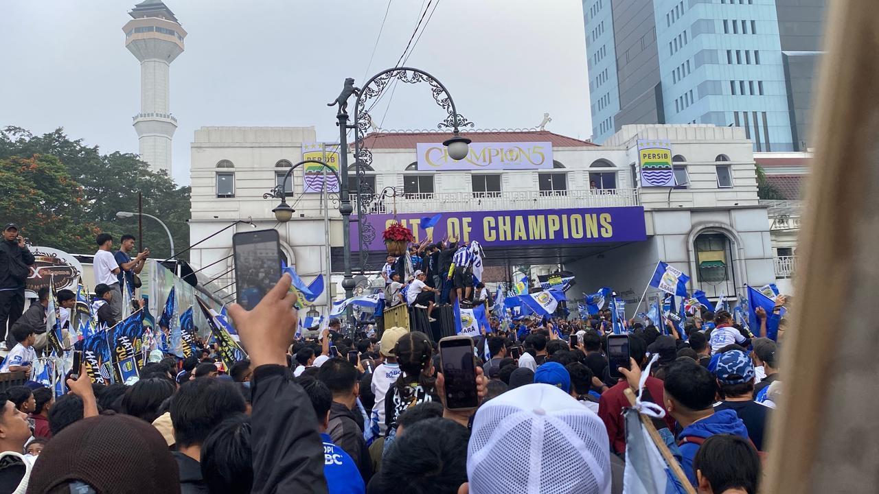 Bobotoh-Konvoi-Persib-Juara-20252026-Jalan-Asia-Afrika.jpg