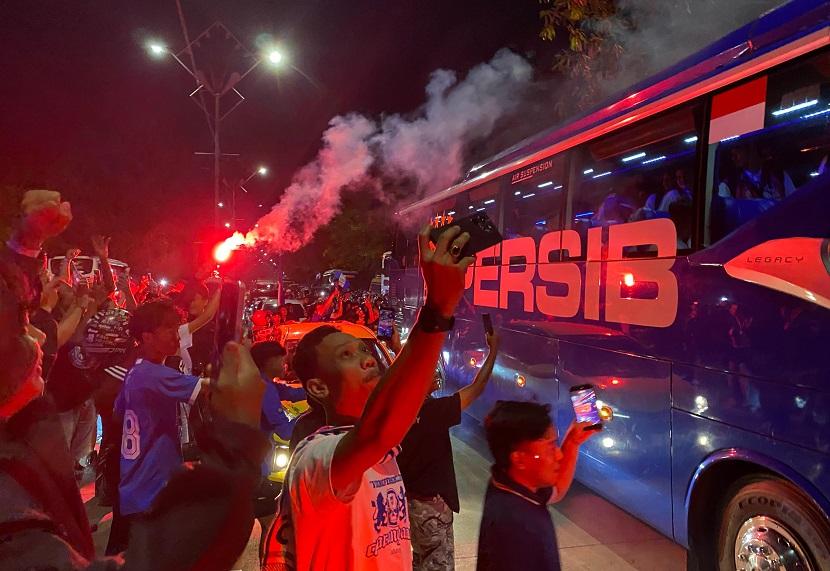 Bobotoh-saat-merayakan-kemenangan-Persib-a.jpg