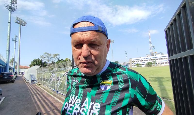 Bojan-Hodak-menilai-Lapangan-Sidolig-buruk-untuk-latihan.jpg