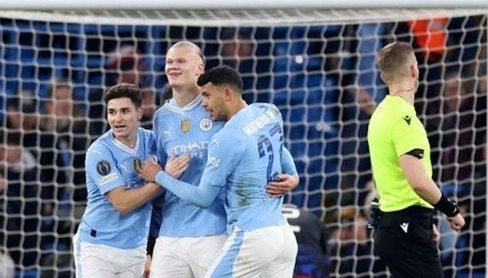Bomber-Manchester-City-Erling-Haaland-merayakan-golnya-bersama-Julian-Alvarez.jpg