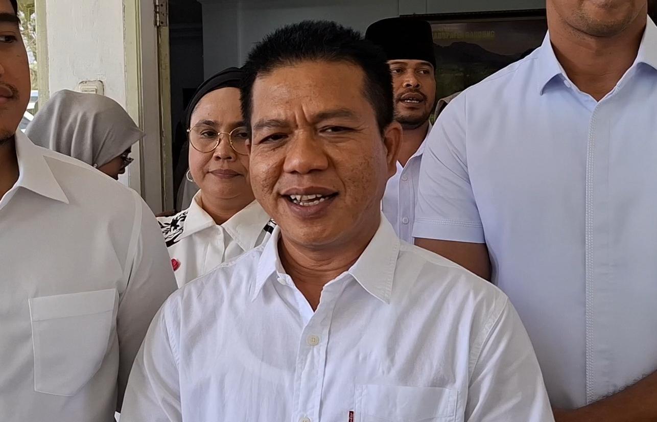Bupati-Bandung-Dadang-Supriatna-mengucapkan-selamat.jpg