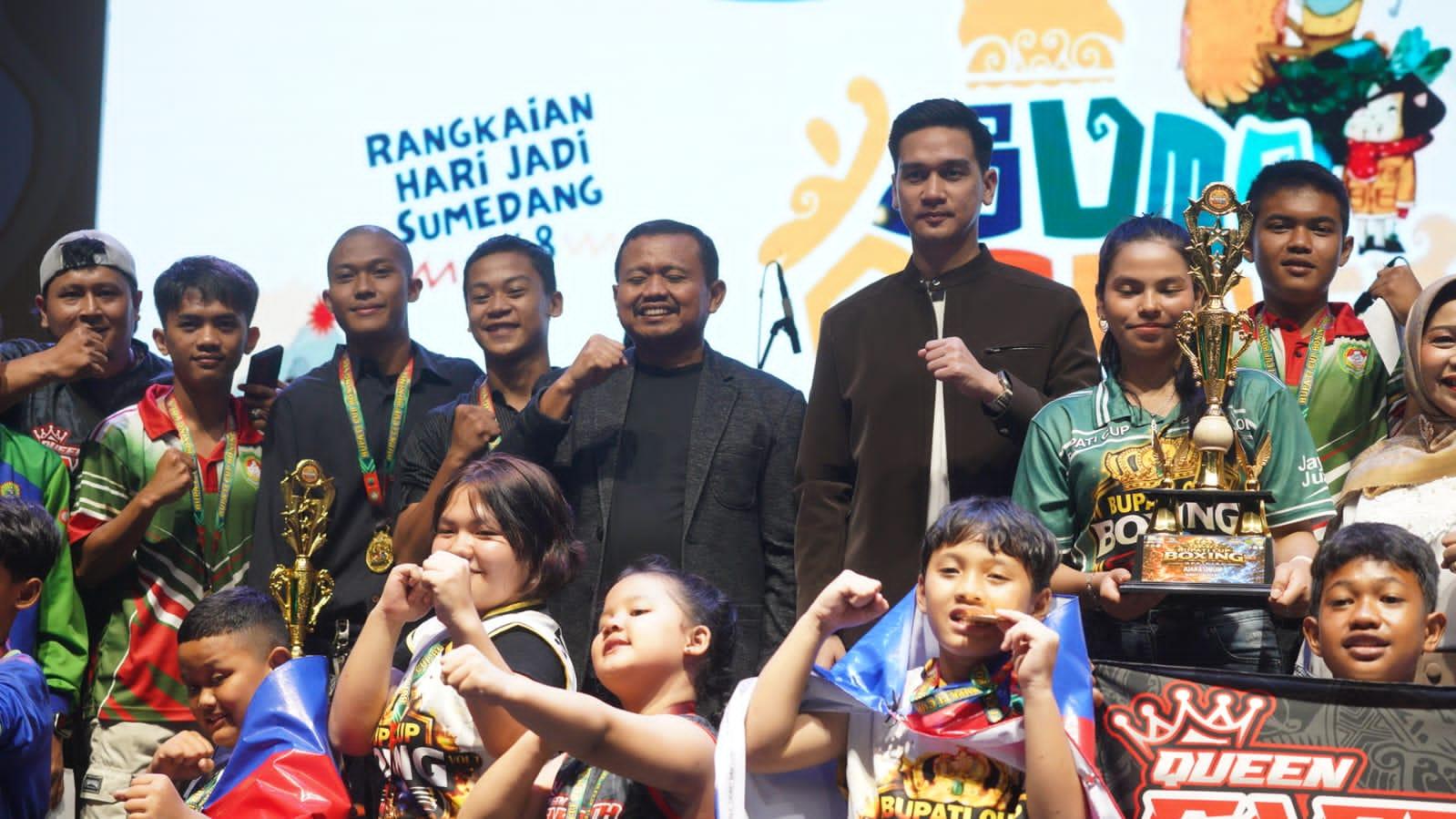 Malam Puncak HJS ke-448, Pemerintah Kabupaten Sumedang Ganjar Atlet dan Pelajar Berprestasi