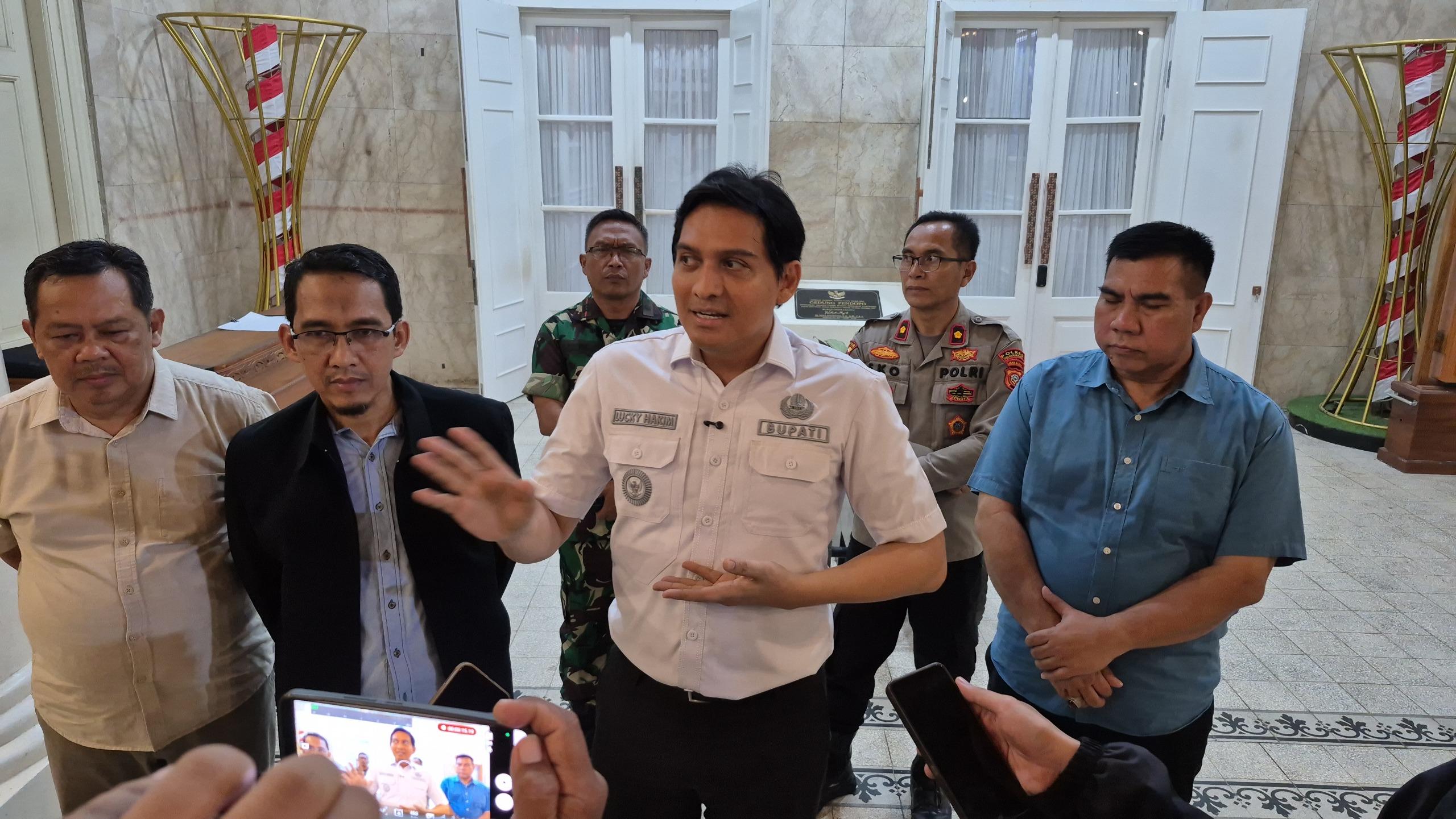 Bupati-Lucky-Hakim-Buka-Ruang-Dialog-Dorong-Penyelesaian-Melalui-Diskusi-dan-Tanggung-Jawab-Bersama.jpg