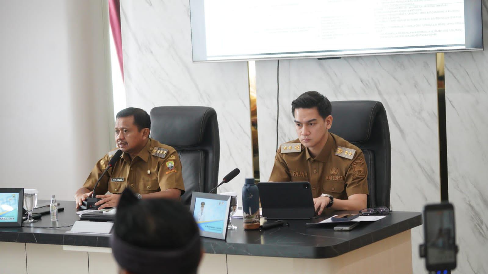 Bupati-Sumedang-Dony-Ahmad-Munir-dan-Wakil-Bupati-Sumedang-M-Fajar-Aldila.jpg