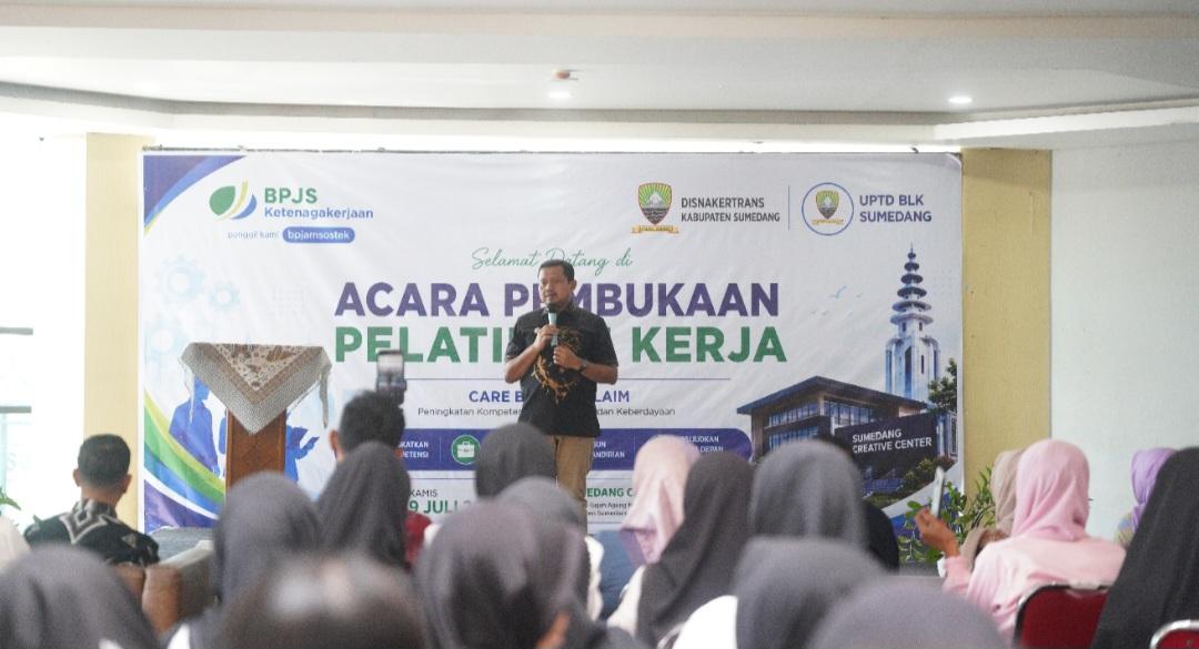 BLK Sumedang Latih 60 Pencari Kerja, Bupati Dony Pastikan Peserta Berpeluang Langsung Disalurkan - Tribunjabar.id