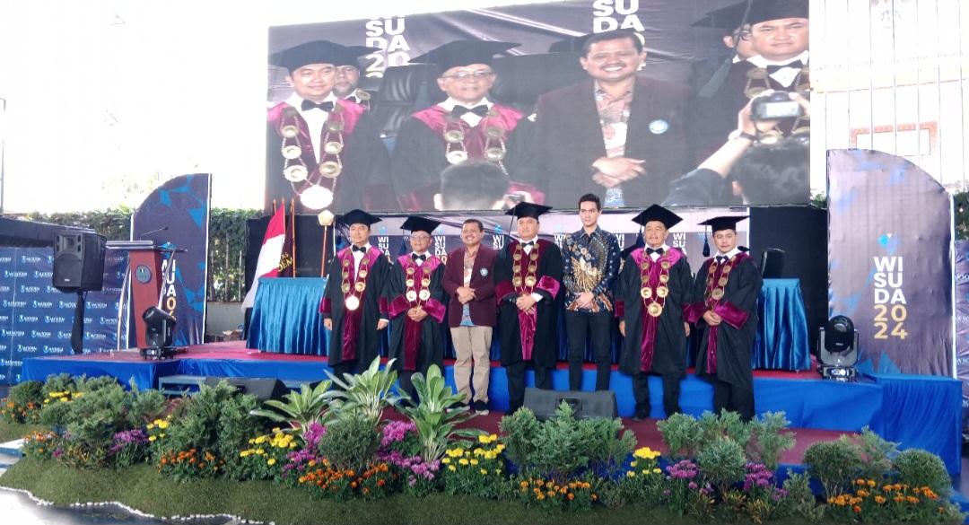Dony Ahmad Munir Bicara Kepemimpinan di Wisuda ke-6 Ma'soem University