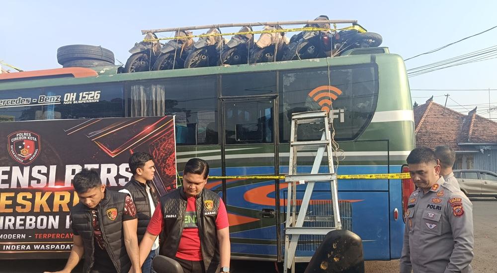 Bus-angkut-motor-di-Mapolres-Cirebon.jpg