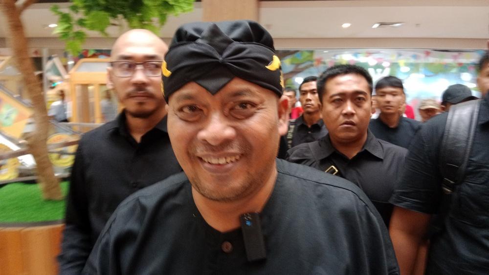 Cabup-nomor-urut-3-Irwansyah-Putra-saat-diwawancara-Tribun.jpg