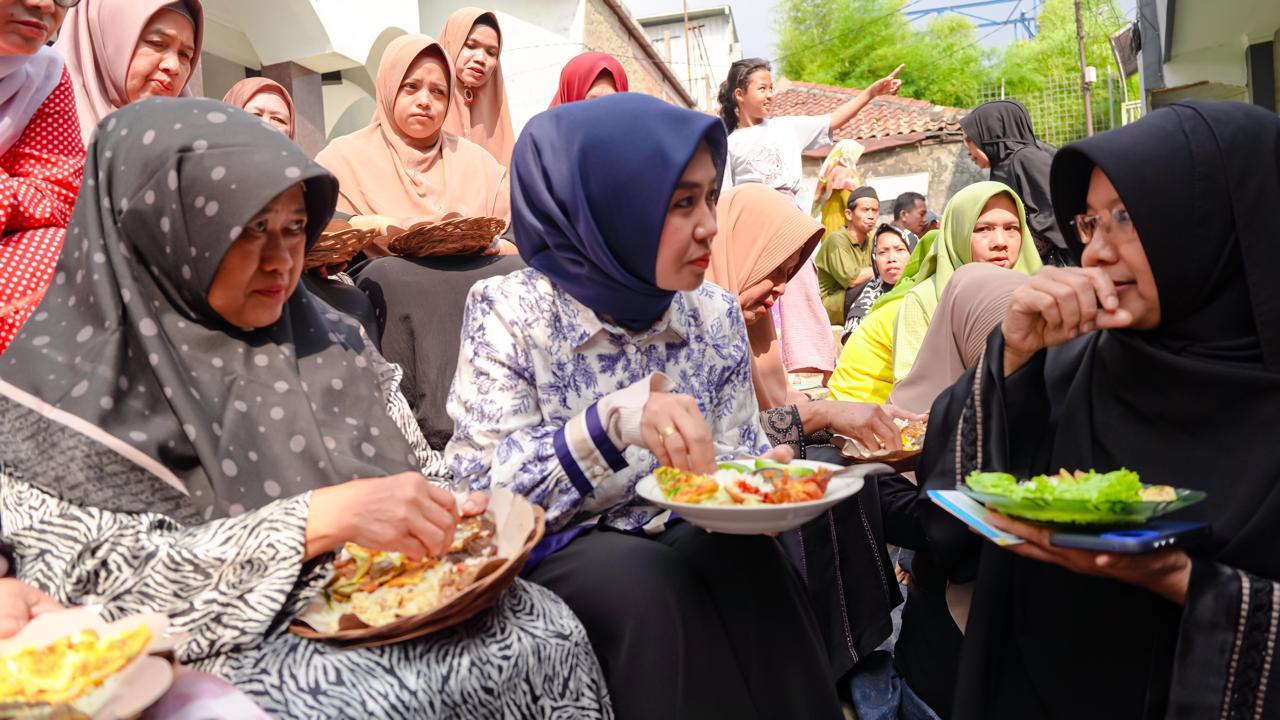 Cawagub-Jabar-Gita-Dwi-Natarina-Ajak-Ibu-Ibu-Cimindi-Cimahi-Botram.jpg
