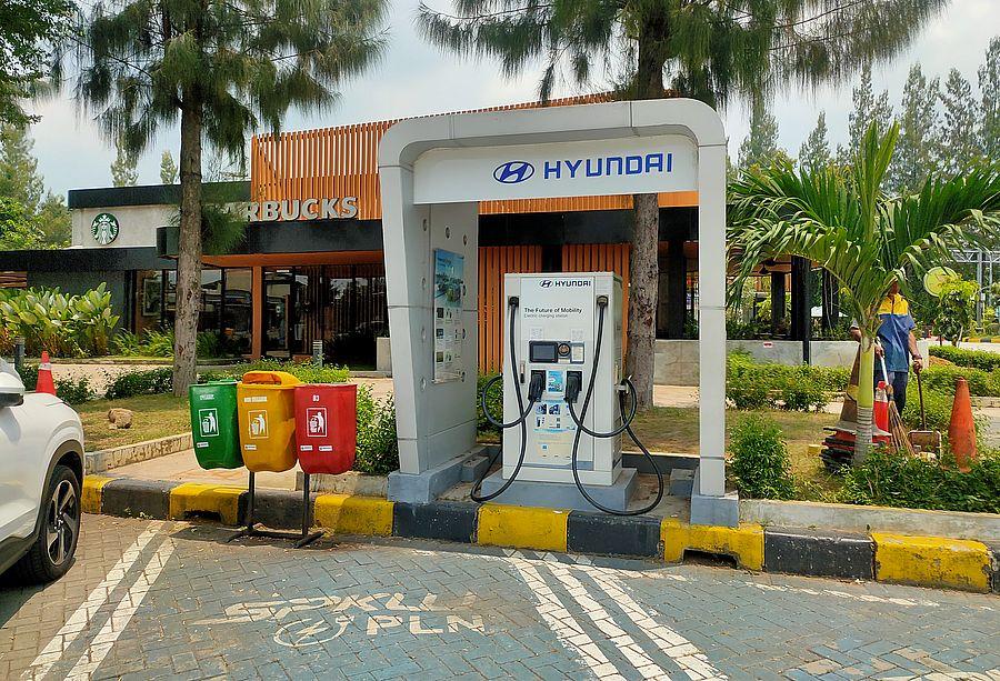 Charger-untuk-Mobil-Listrik-di-Palikanci.jpg