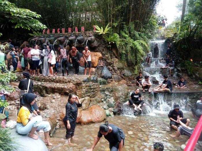 Tempatnya Indah, Curug Jodo dan Pancuran 7 Jadi Pilihan Wisatawan yang Berkunjung ke Sariater