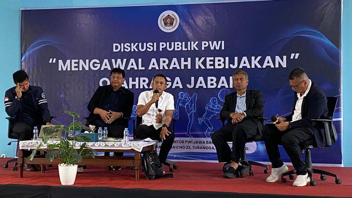 DISKUSI-Publik-PWI-Mengawal-Arah-Kebijakan-Olahraga-Jabar-yang-digelar-PWI-Jabar-Rabu-294.jpg