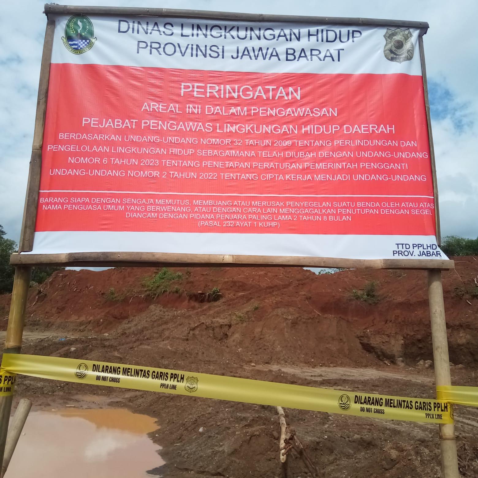 DLH-Provinsi-Jabar-memasang-plang-di-area-tambang-di-Kuningan.jpg