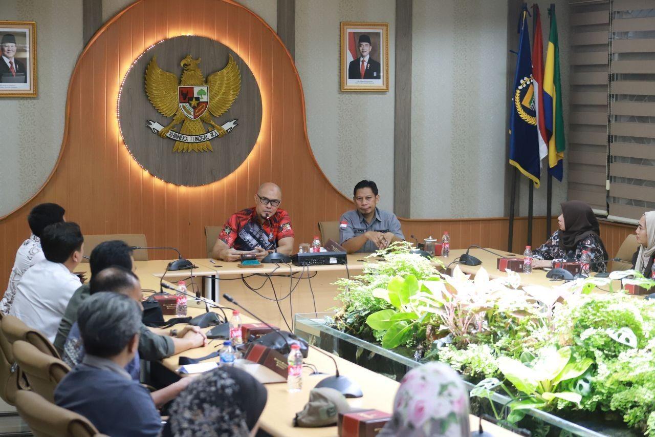 DPRD-Kota-Bandung-menerima-audiensi-dari-Forum-Orang-Tua-Murid-SMA-Negeri-5-Bandung.jpg