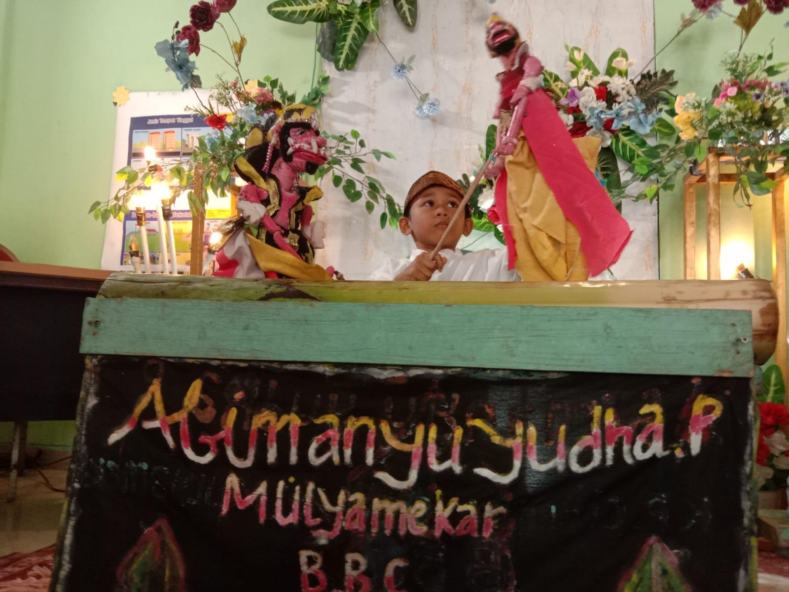 Dalang-cilik-di-purwakarta.jpg