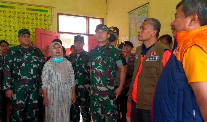 TNI-Polri Bantu SDN 1 Jatiwangi Garut yang Terimbas Gempa Magnitudo 6,4 Langsung Dibangun