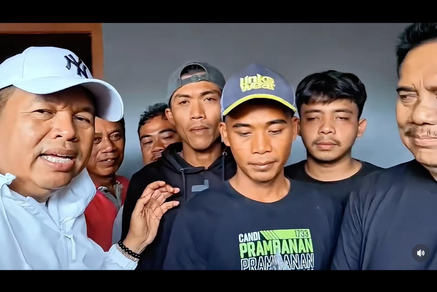 Dedi-Mulyadi-membantu-korban-dan-warga-yang-jadi-tersangka-pengeroyokan-pelaku-curanmor-di-Subang.jpg