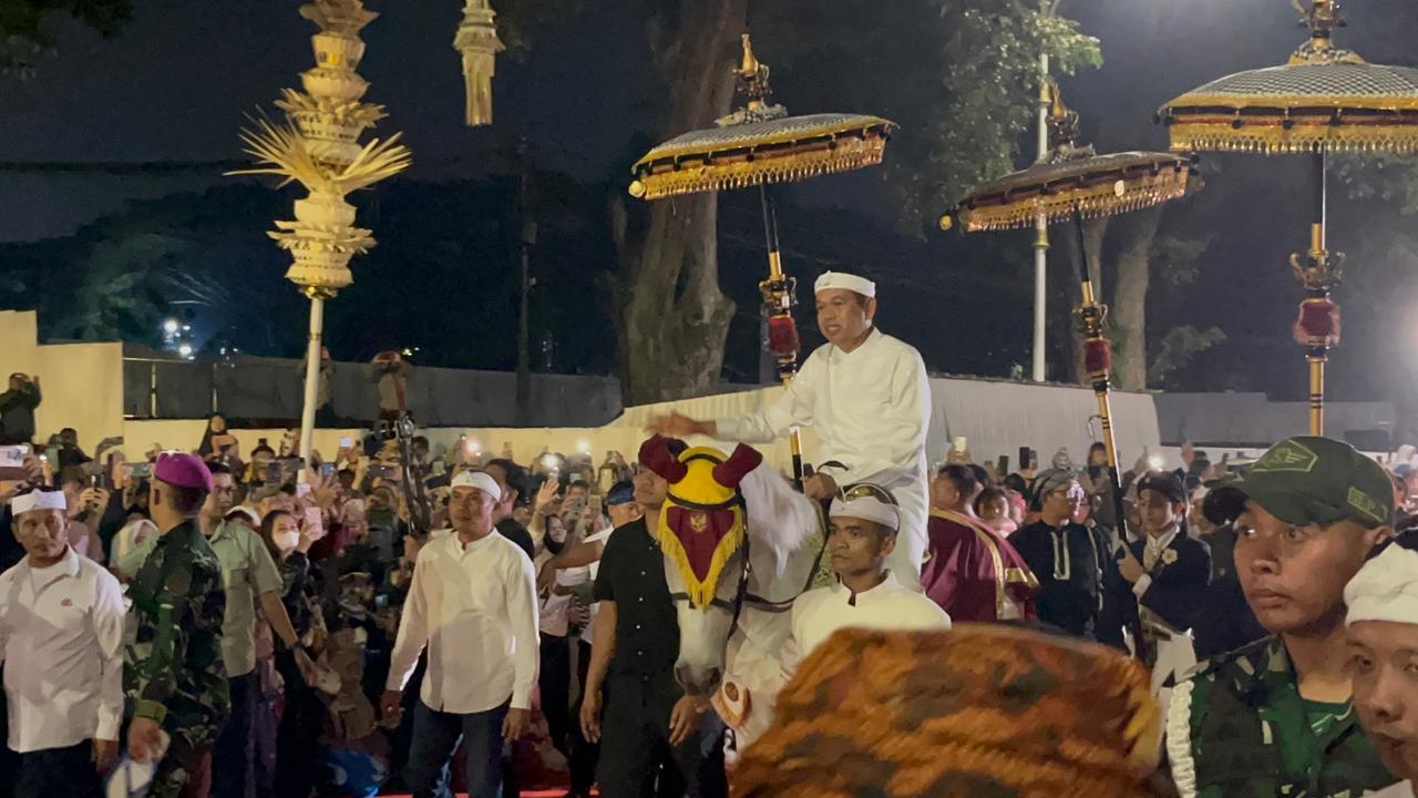 Dedi-Mulyadi-saat-Kirab-budaya-di-Bandung.jpg
