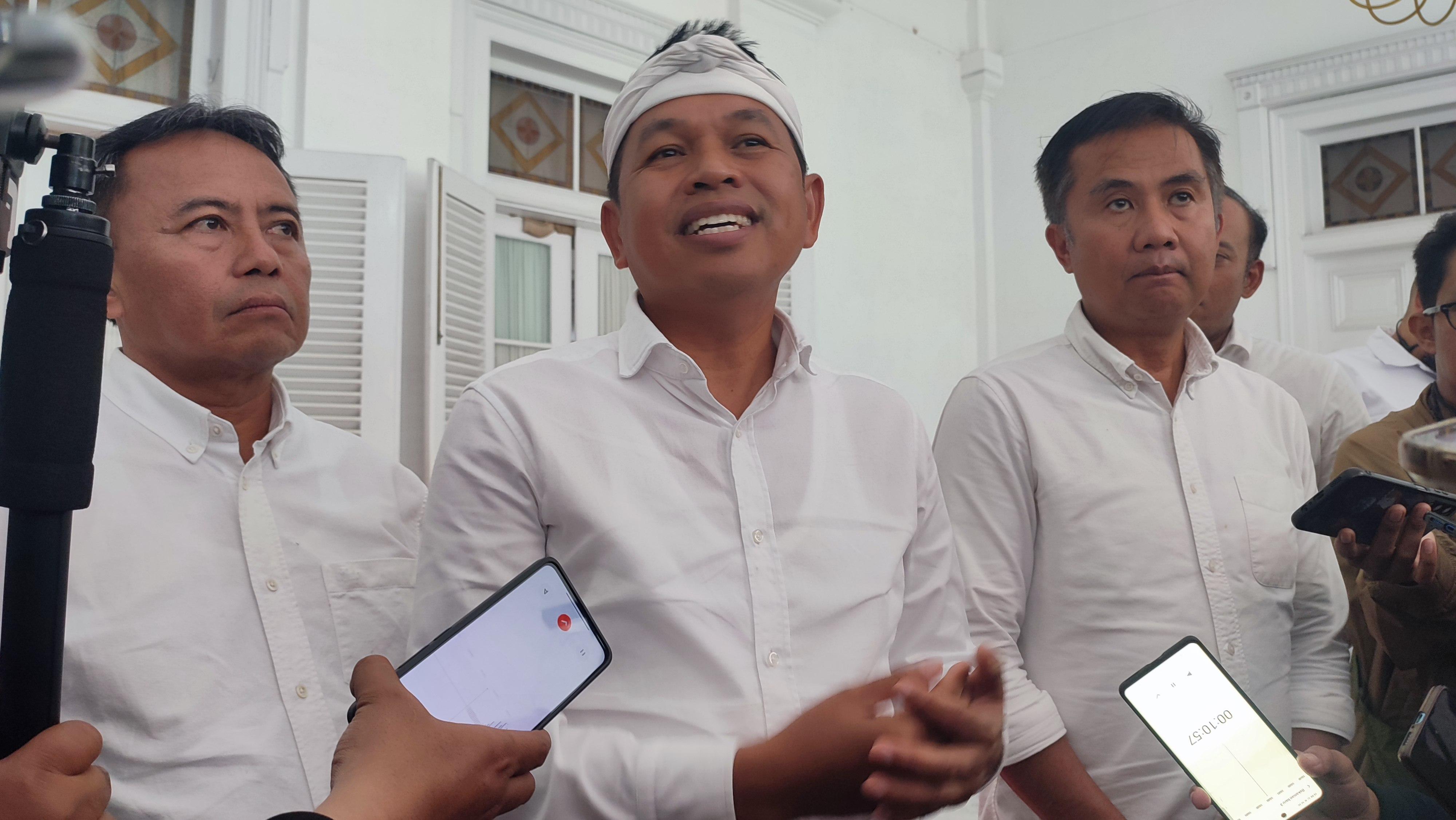 Dedi-Mulyadi-saat-diwawancarai-bersama-Penjabat-Gubernur.jpg