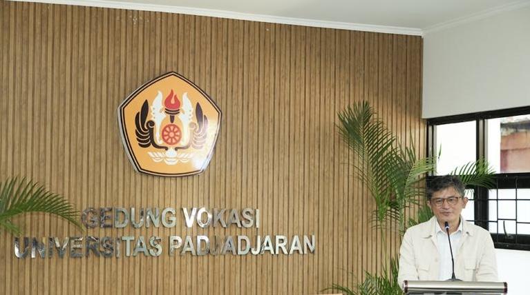 Dekan-SV-Unpad-Dr-Kurniawan-Saefullah-SE-MEc.jpg