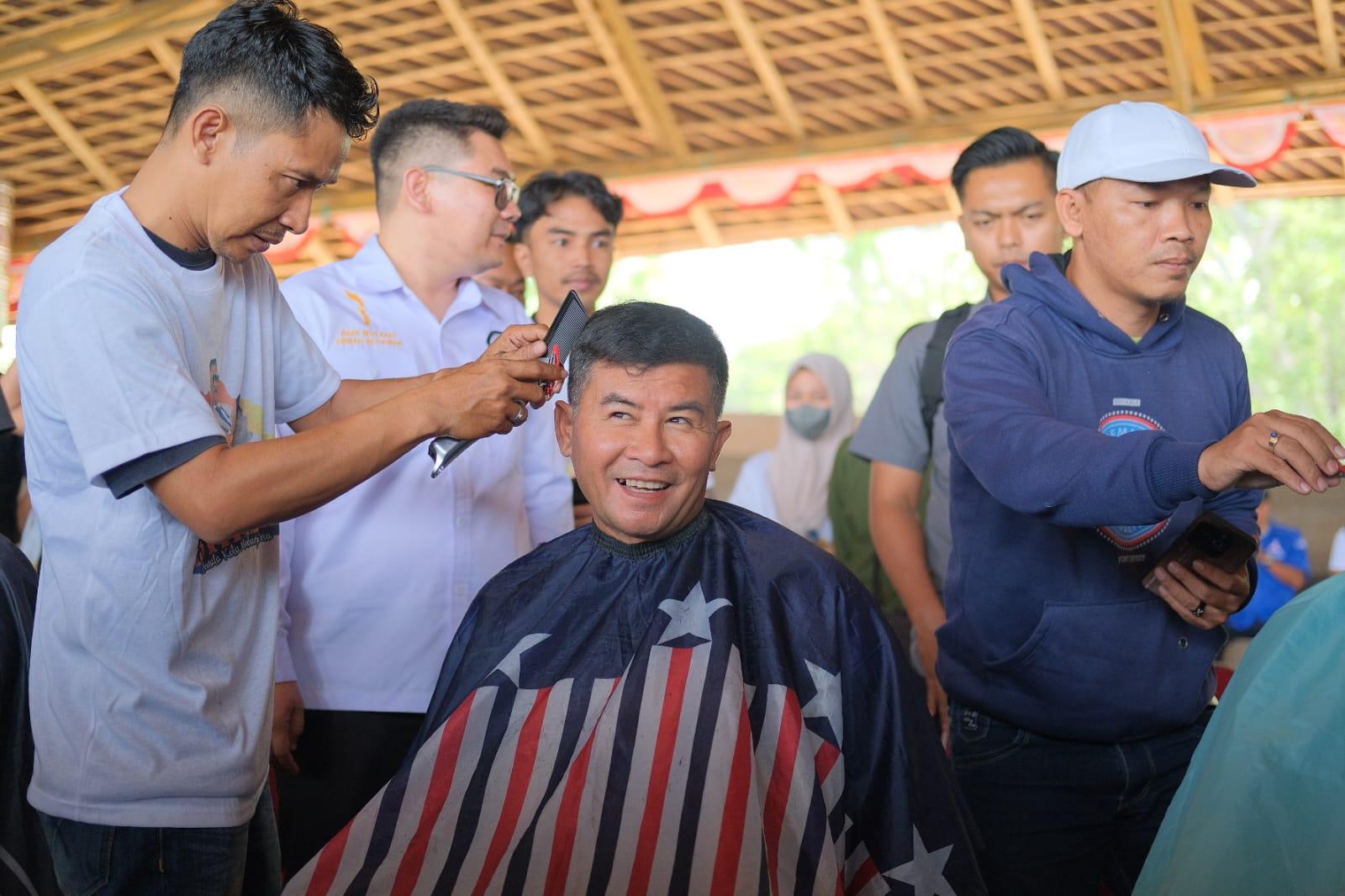Deklarasi Dukungan Pangkas Rambut Garut untuk Dedi-Erwan, Antusiasme Sambut Pilgub Jabar 2024