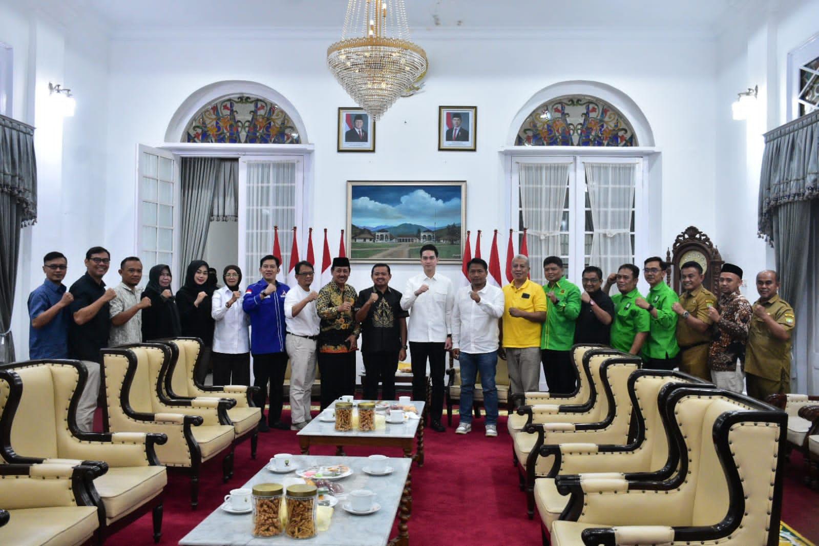 Pemkab Sumedang Gelontorkan Rp 2 Miliar untuk Bantuan Keuangan 8 Parpol - Tribunjabar.id