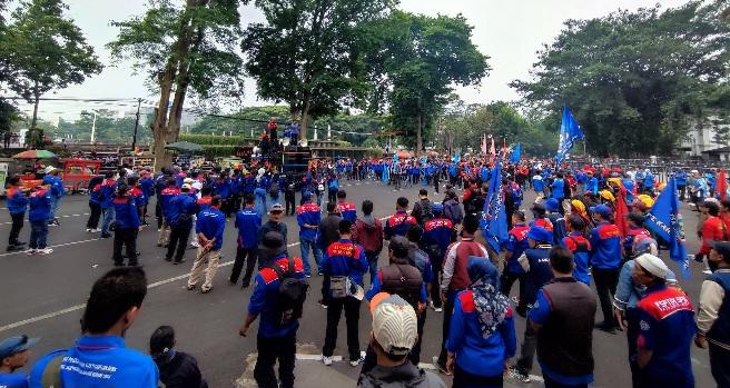 Demo-buruh-di-gesat-111.jpg