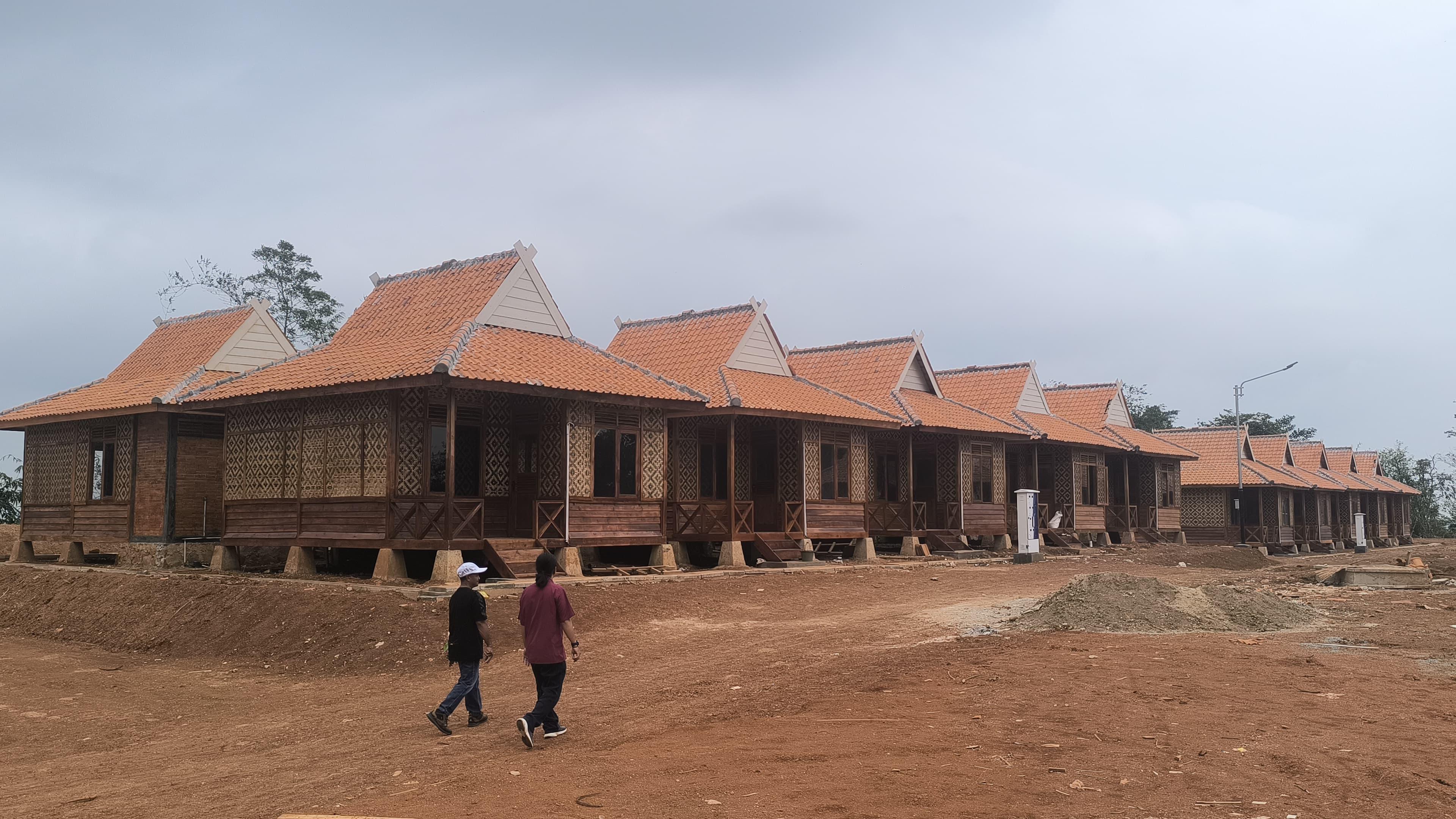 Deretan-rumah-bantuan-di-Kampung-KDM-Desa-Panyindangan-Purwakarta.jpg