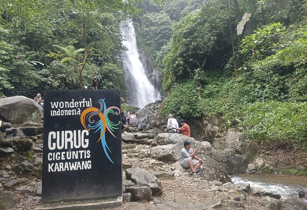 Destinasi-wisata-alam-Curug-Cigentis-Karawang.jpg