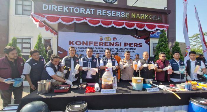 Direktorat-Reserse-Narkoba-Polda-Jabar-menggelar-konferensi-pers.jpg