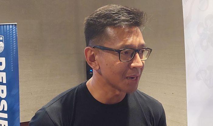 Direktur-PT-Persib-Bandung-Bermartabat-PBB-Teddy-Tjahjono-saat-memberikan-keterangan.jpg