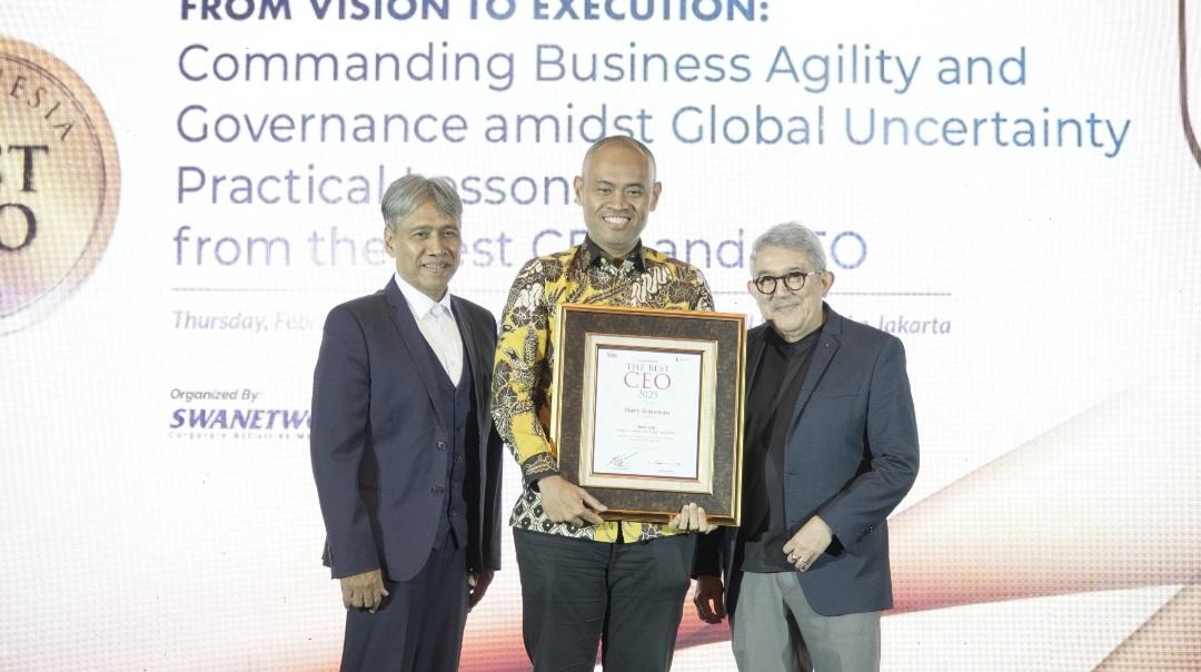 Direktur-Utama-PT-Dahana-Hary-Irmawan-Raih-The-Best-CEO-2025.jpg
