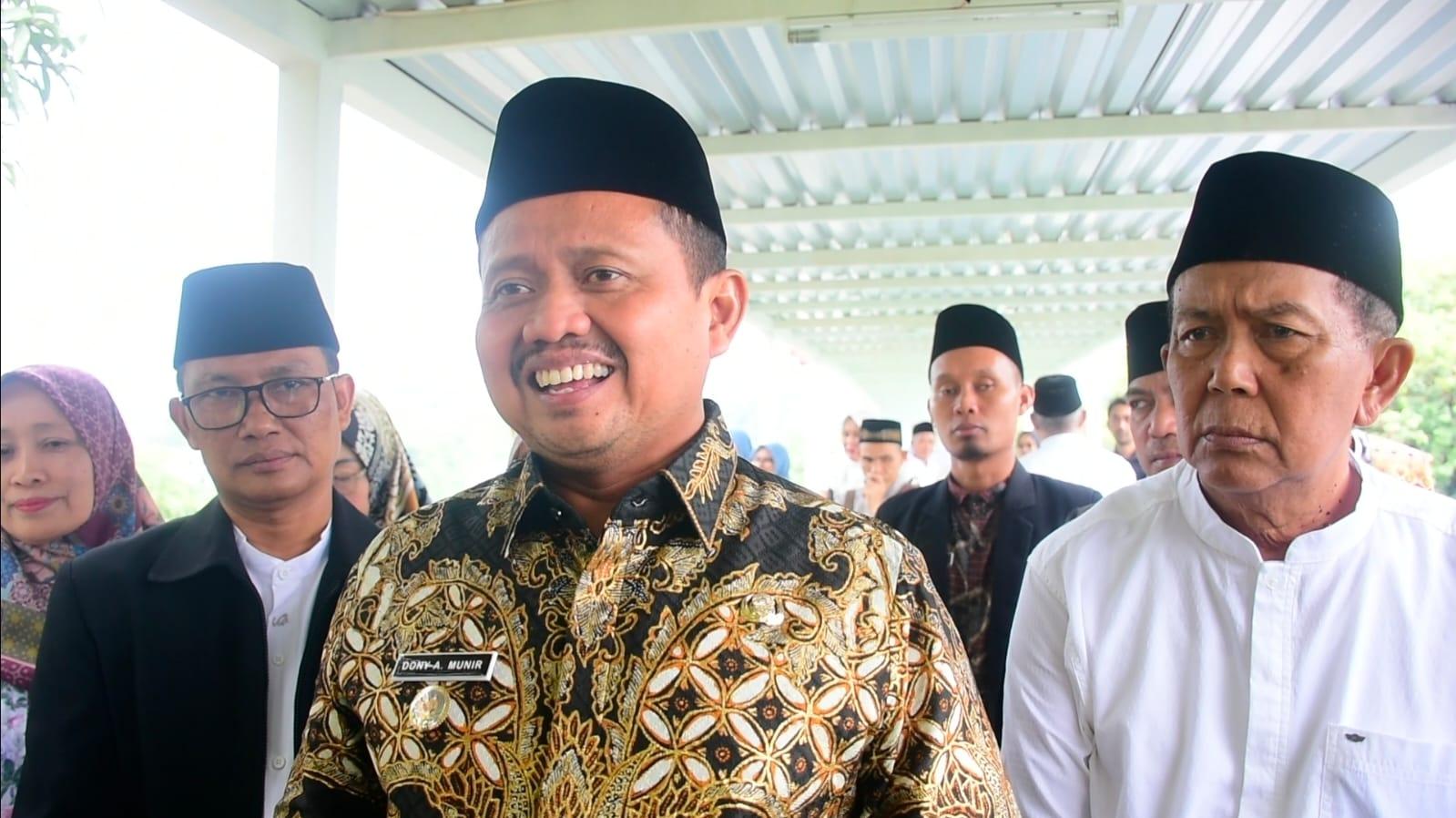 Dony-Ahmad-Munir-saat-menghadiri-peresmian.jpg