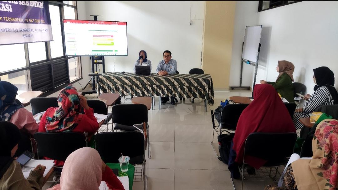 Dosen-Jurusan-Akuntansi-Unjani-saat-memberikan-materi-dalam-kegiatan-Penmas.jpg