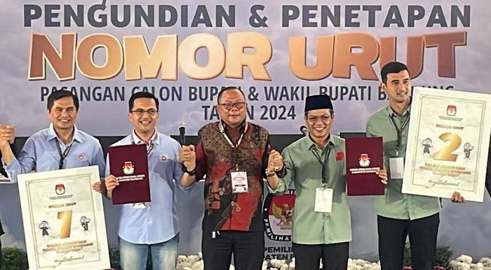 Dua-pasangan-pasangan-calon-saat-pengundian-nomor-urut-pada-Pilkada-Kabupaten-Bandung.jpg