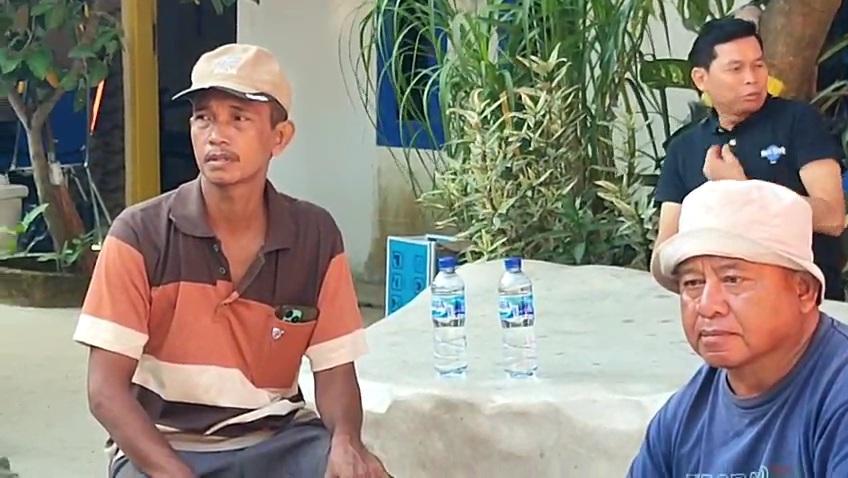 Dulsija-kiri-saat-menanti-kabar-adiknya.jpg