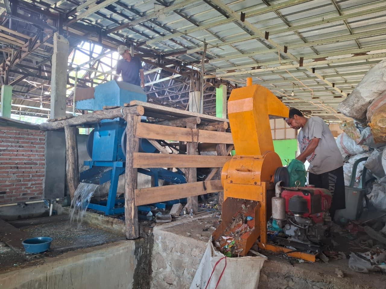 Dulu-Masalah-Kini-Jadi-Berkah-TPS-3R-Ciawigajah-Sulap-12-Ton-Sampah-Per-Hari-Jadi-Sumber-Cuan.jpg