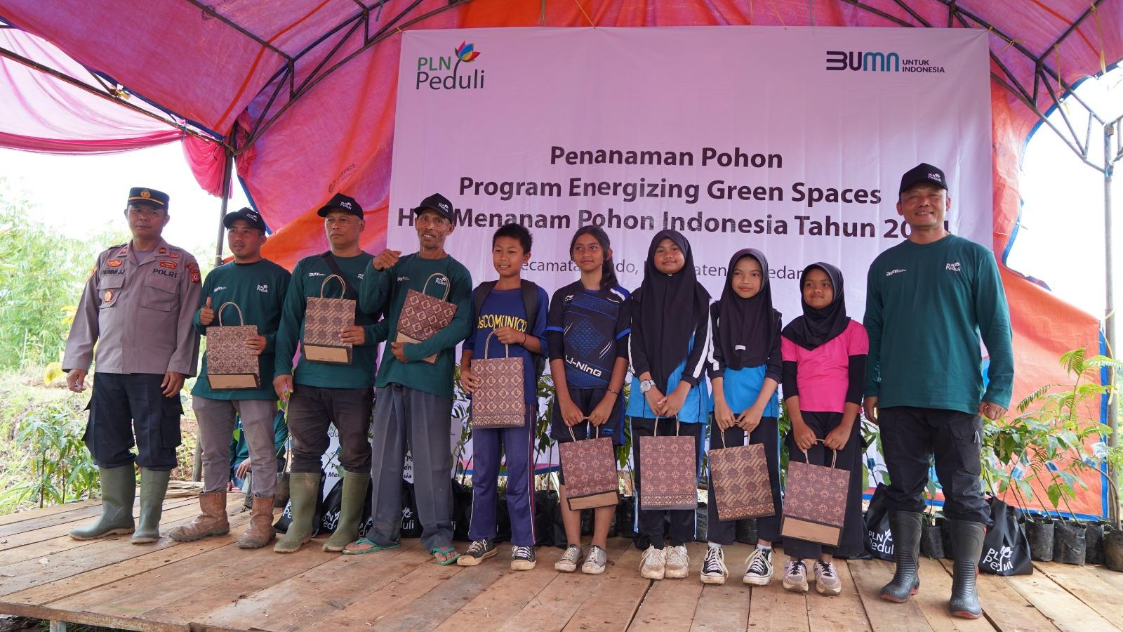 Edukasi-Generasi-Muda-PLN-Ajak-Siswa-SDN-Banjarsari-Tanam-Pohon-pada-Program-Energizing.jpg