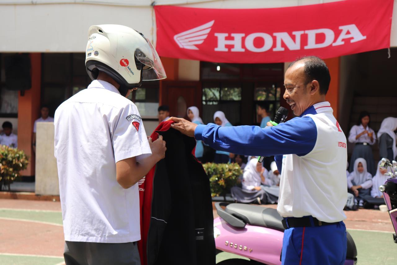 Edukasi-keselamatan-berkendara-atau-safety-riding-dige.jpg