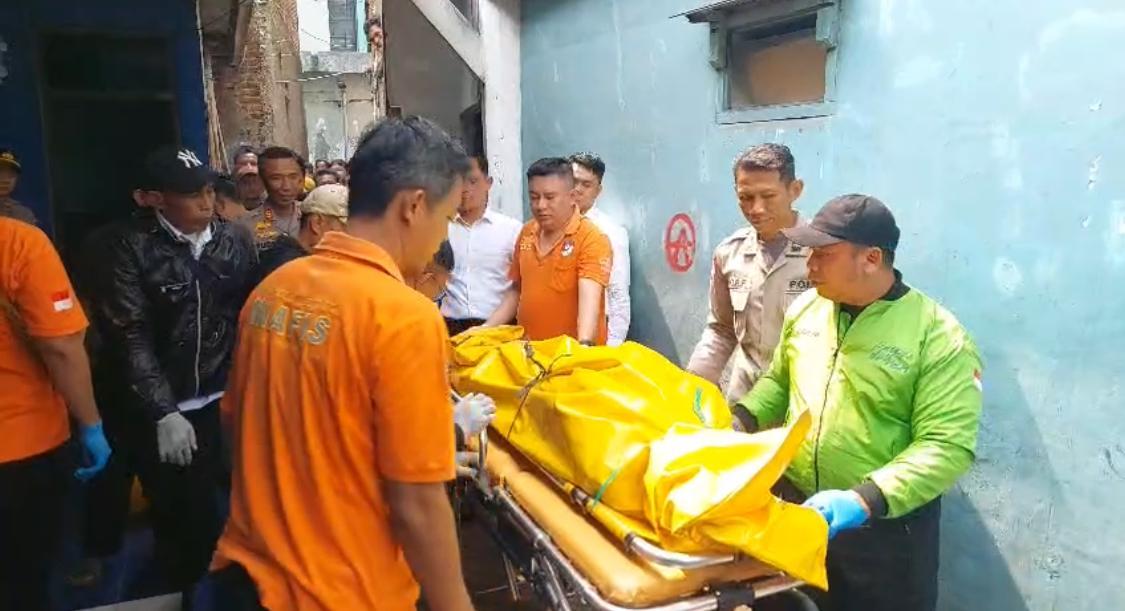 Evkuasi-mayat-dalam-rumah-di-Cimahi-Selatan.jpg