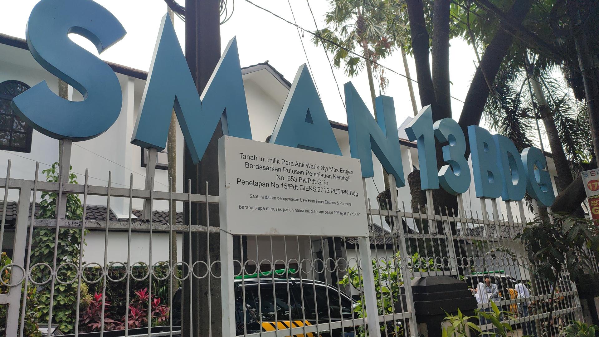 Gedung-SMAN-13-Bandung-di-Jalan-Ray.jpg