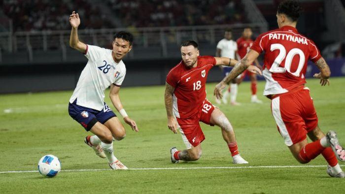 Gelandang-Persib-Bandung-Marc-Klok-18-saat-membela-timnas-Taiwan.jpg
