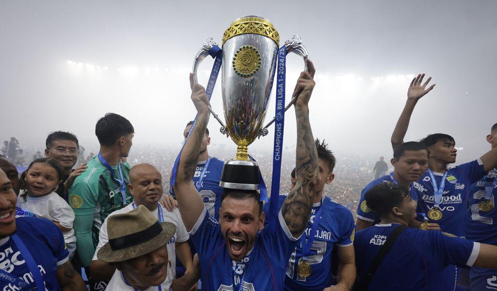 Gelandang-serang-PERSIB-Tyronne-del-Pino-menjadi-pemai.jpg