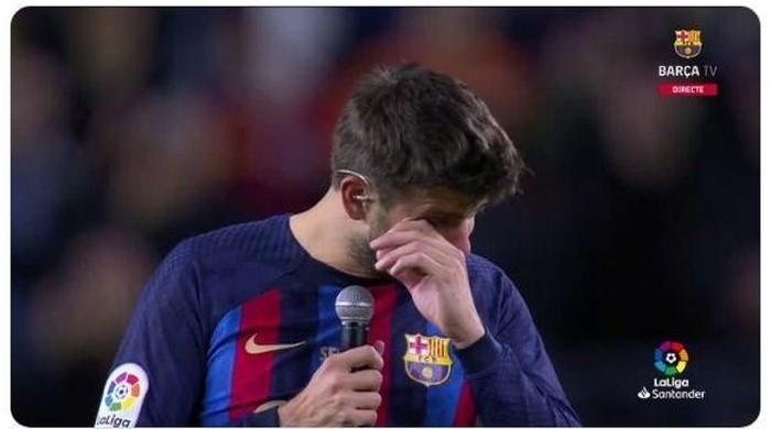Gerard-Pique-menangis_Barcelona-Minggu-6112022-dini-hari-WIB.jpg