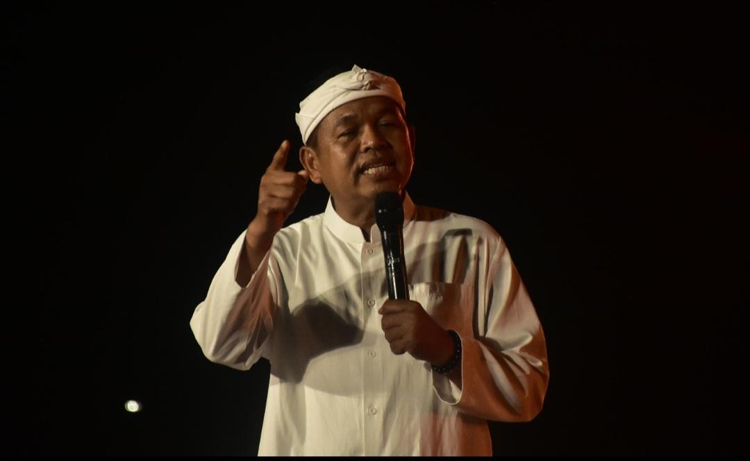 Gubernur-Dedi-Mulyadi-saat-acara-Nata-Waruga-Jagat-Medal-Gapura-Ekosistem-Budaya-Kasumedangan.jpg