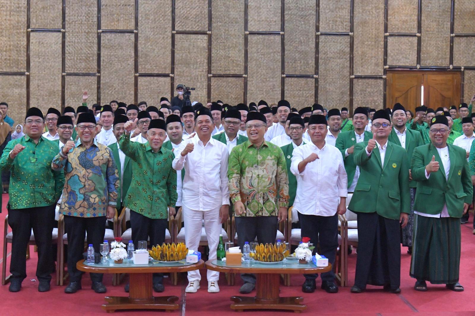 KDM Bertemu Kang Aher di Pelantikan DPW PUI Jabar, Bahas Karakter Unik Masyarakat Sunda